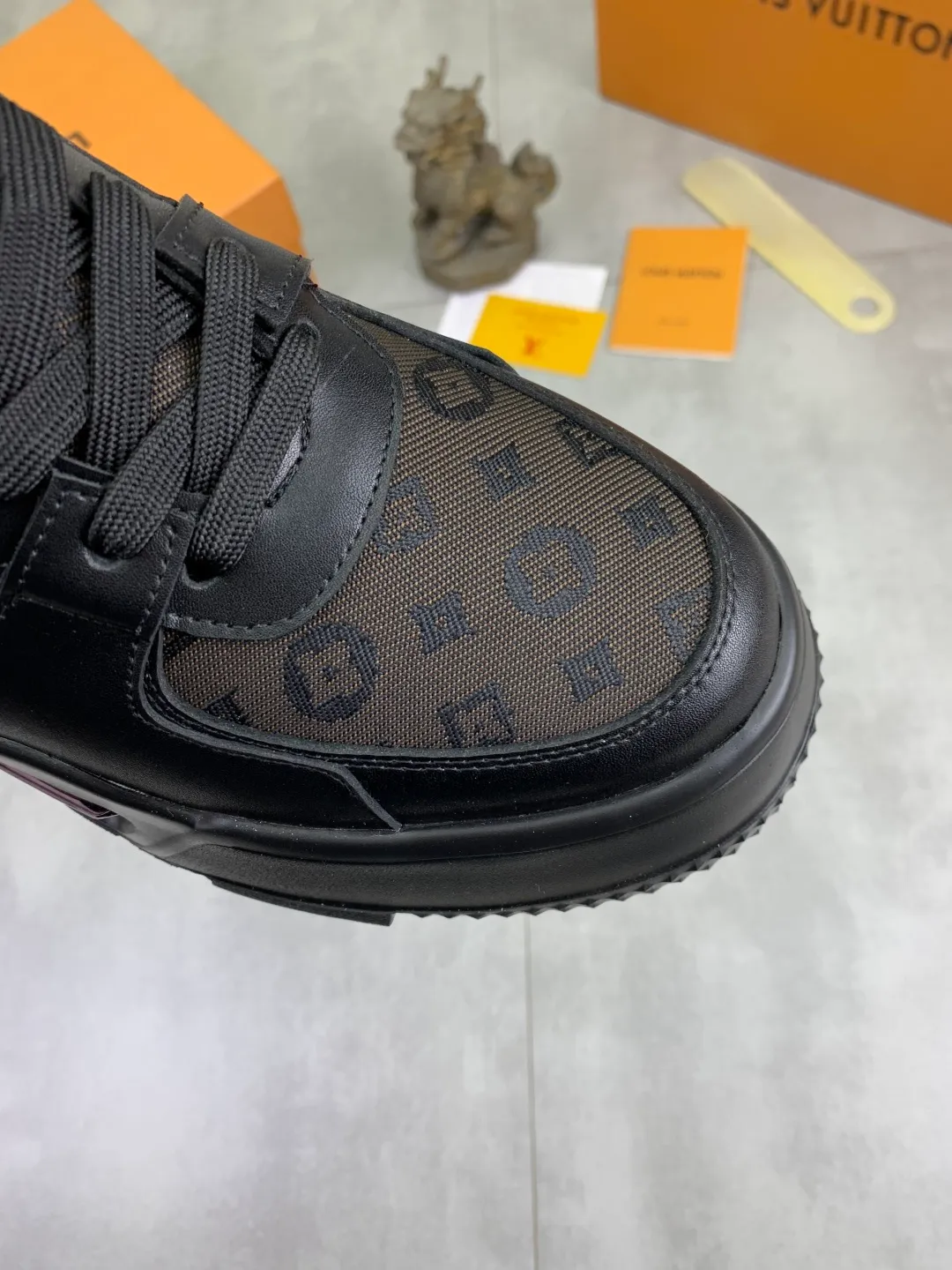 Men's men's shoes 💰P440 new style 💶【LOUIS VUITTON) new high top🍀LV Louis Vuitton *—— LV classic high top trendy shoes! Made of imported original soft calfskin, water-dyed pigskin lining. Original wear-resistant rubber outsole! High quality products! Code number: 38-44 Color: 3️⃣ colors available